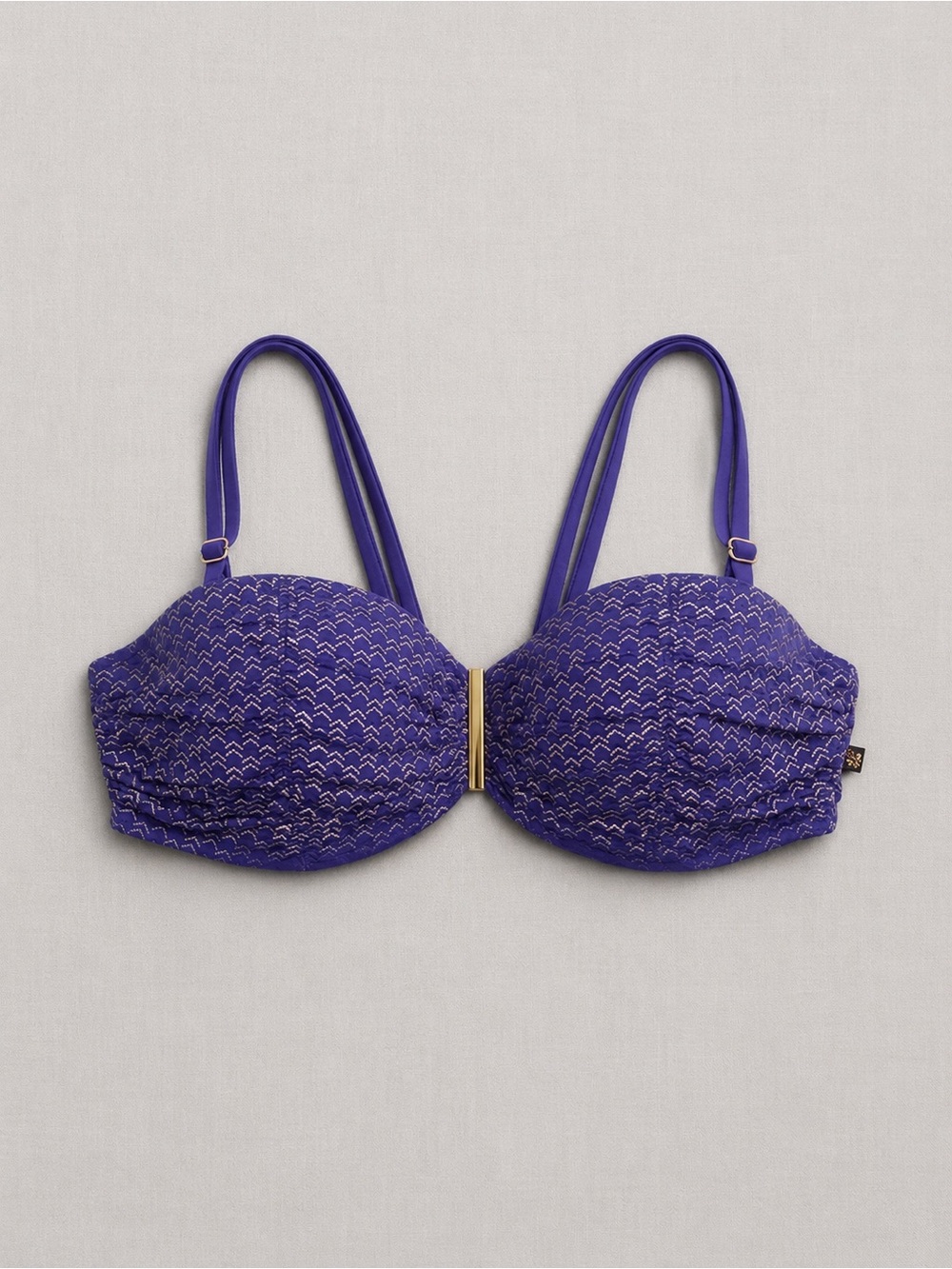 🌸3/30$ La Vie en Rose Underwire Bikini Top with Gold Clasp